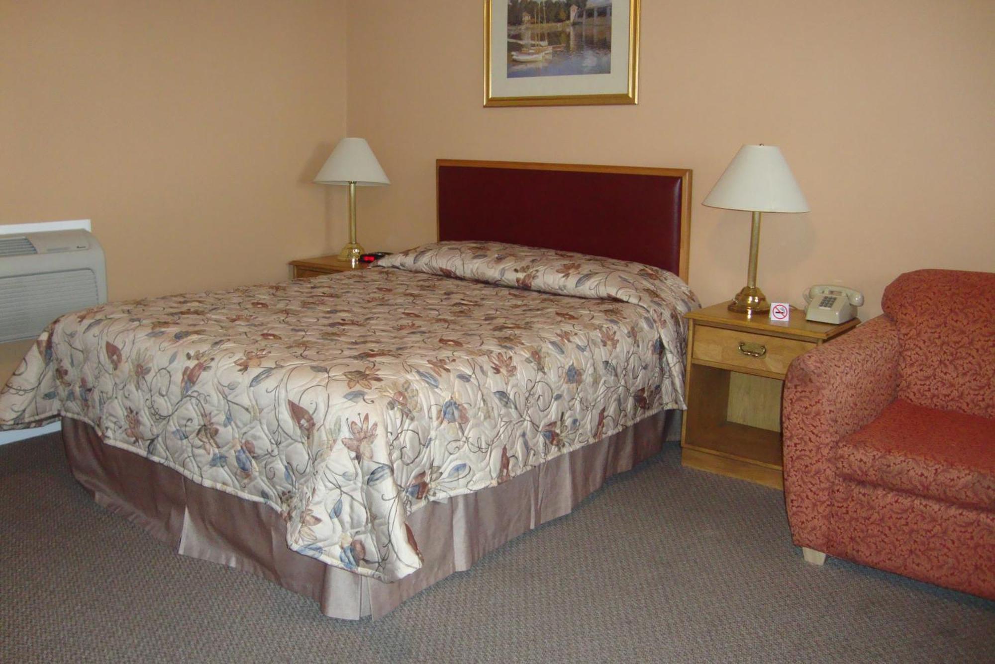 Royal Napanee Inn Greater Napanee Exterior photo