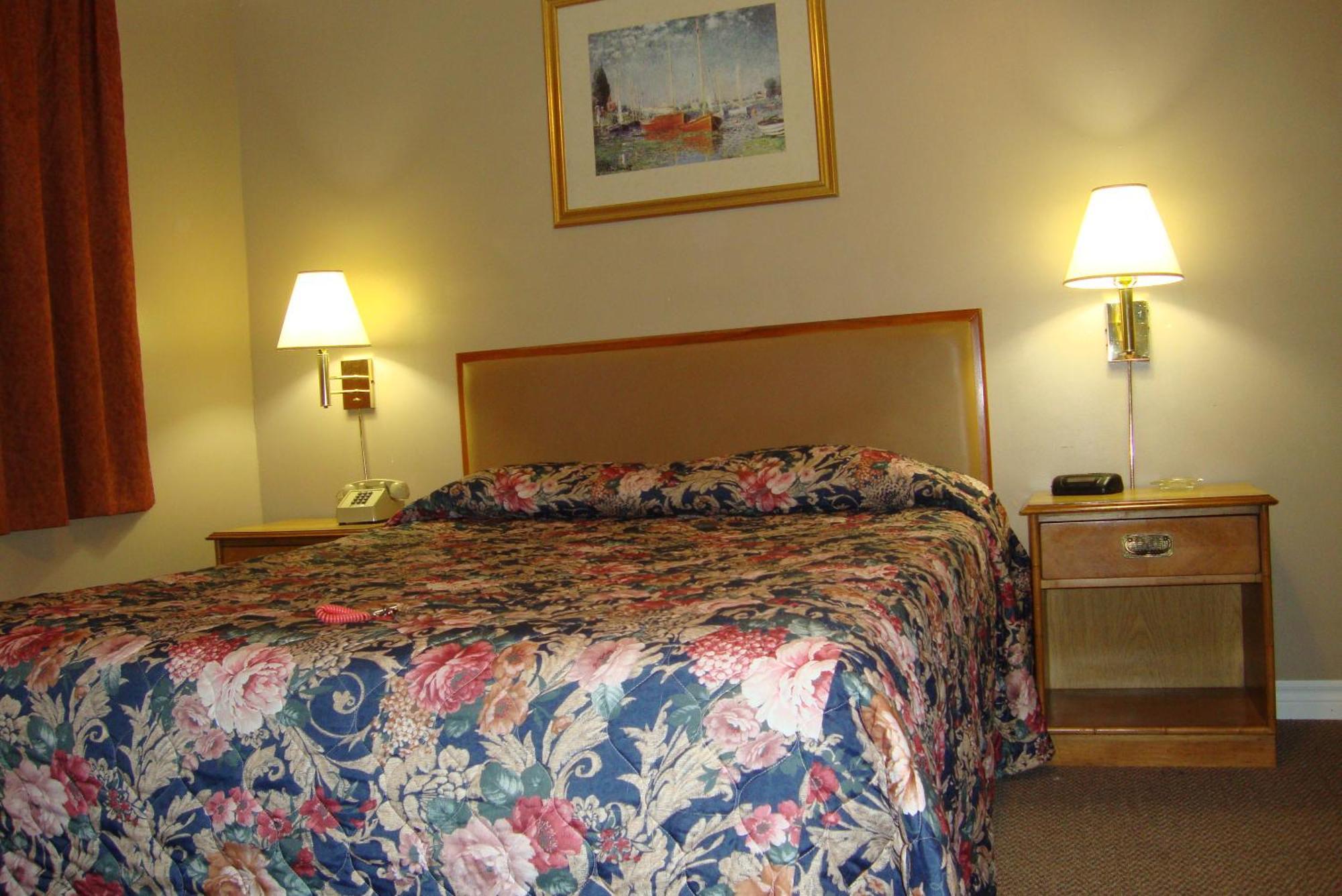 Royal Napanee Inn Greater Napanee Exterior photo
